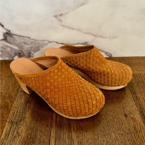 Pilcro Anthropologie Woven Suede Clog Mules Size 7 Boho Wooden Heel